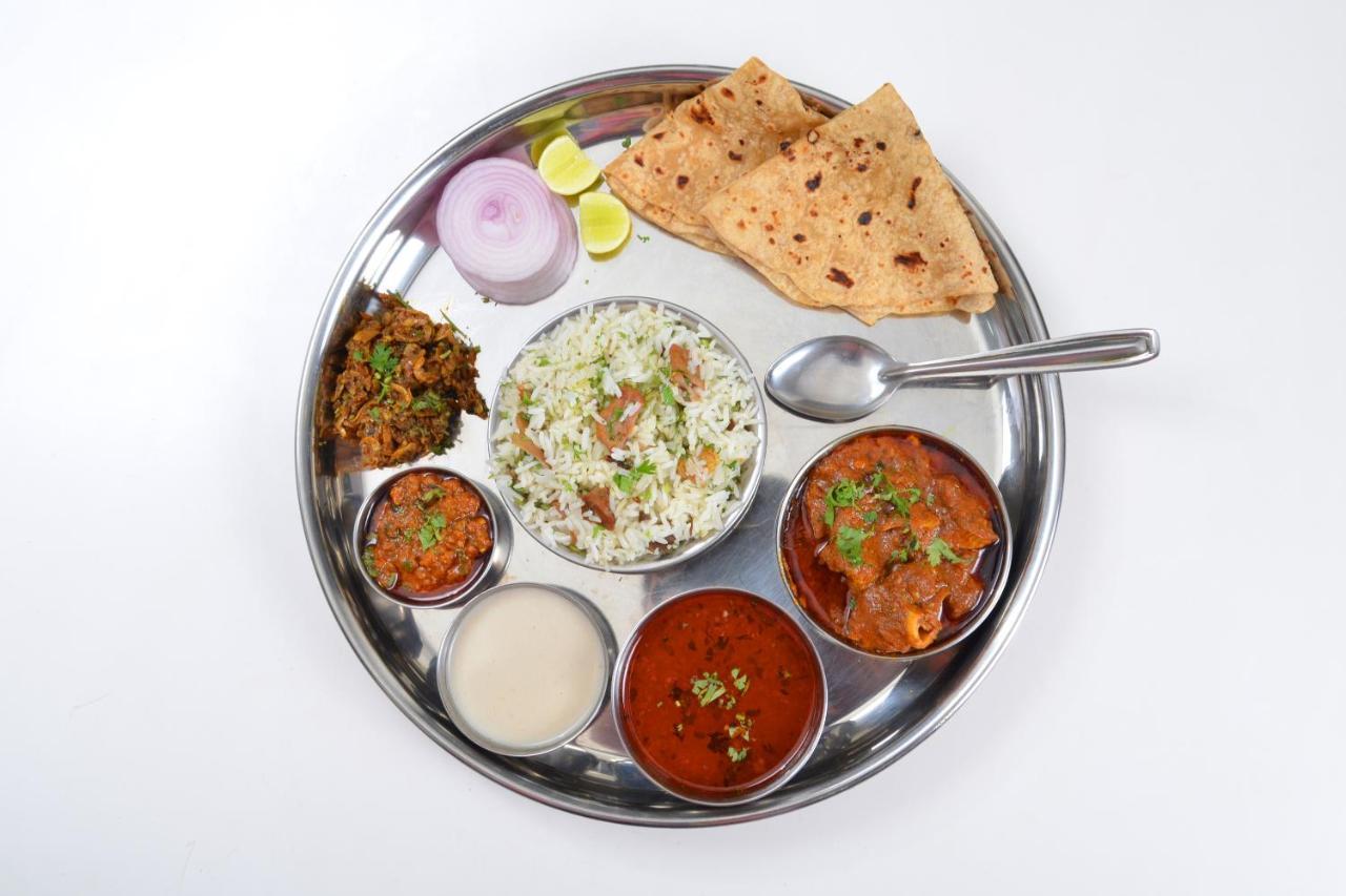 Oyo Flagship 69860 Mastana Palace Hotel Varanasi Exterior photo