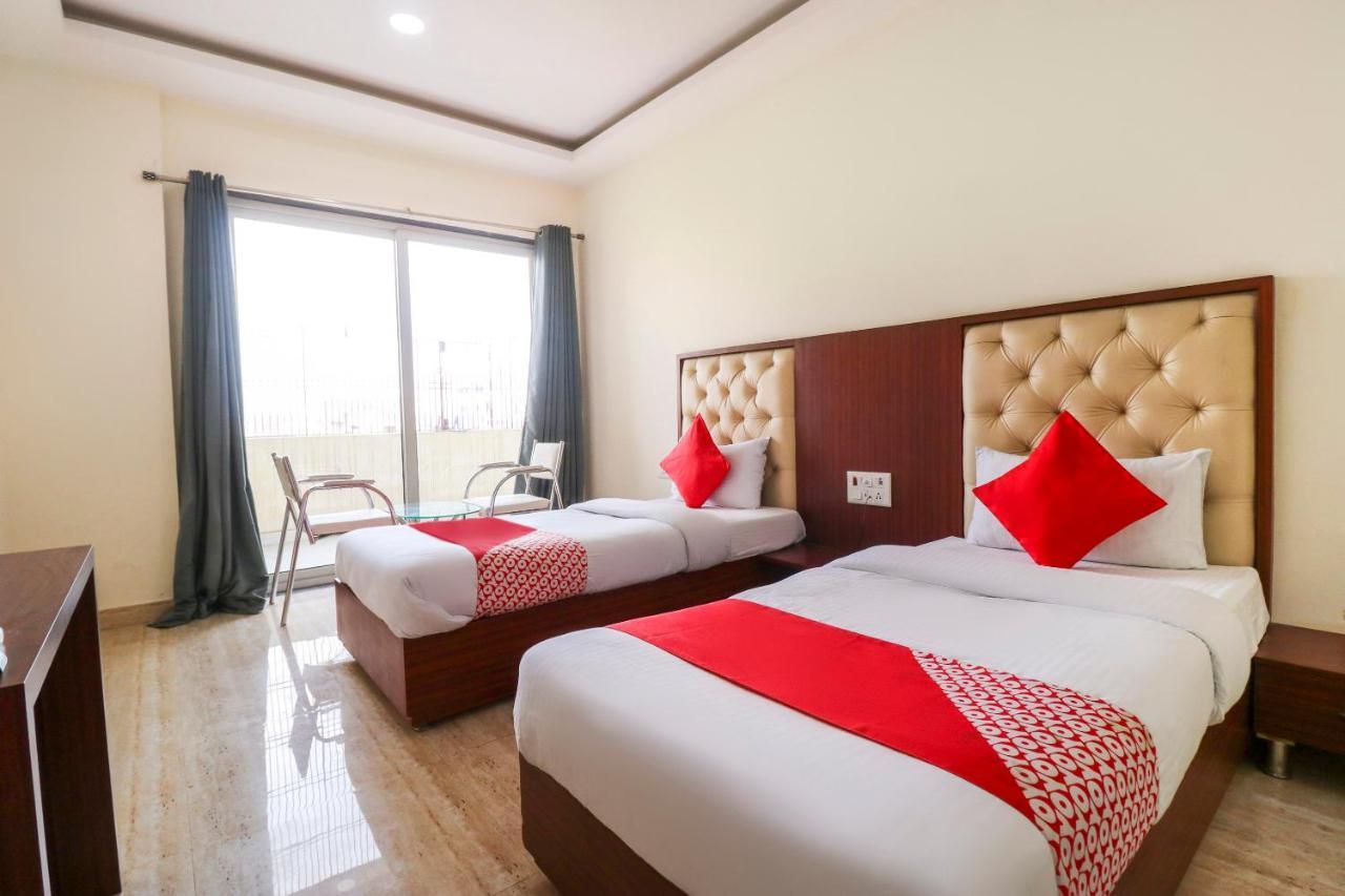Oyo Flagship 69860 Mastana Palace Hotel Varanasi Exterior photo